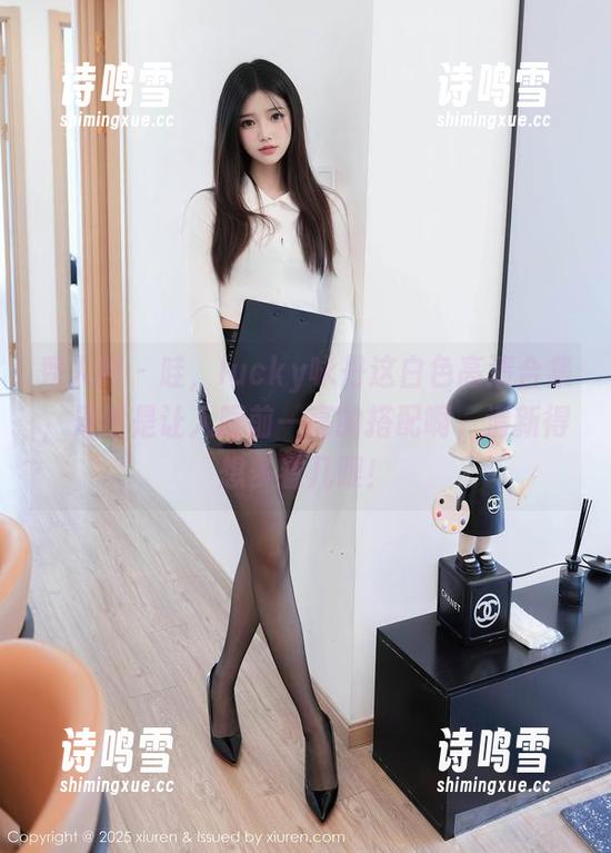 秀人网 - 哇，lucky咏丹这白色高清合集，果然是让人眼前一亮的搭配啊，清新得想多看几眼！