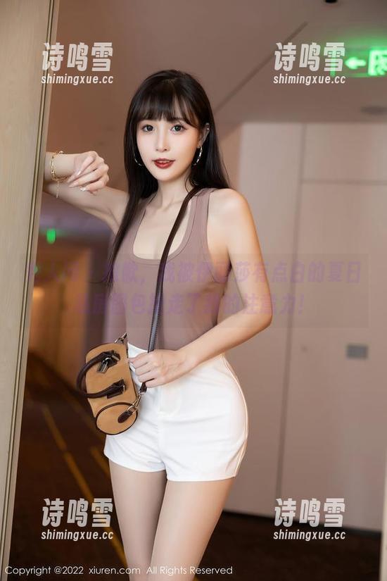 秀人网 - 抱歉，我被伊丽莎有点白的夏日私房图包抢走了我的注意力！
