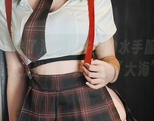 秀人网 – 除了海,周井空的水手服美图合集让我发现了另一个“大海”