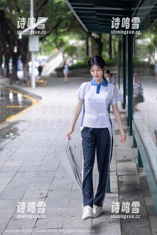 秀人网 - 李丽莎的短裙图包，太好看了，免费的才是剁手族的最佳选择！