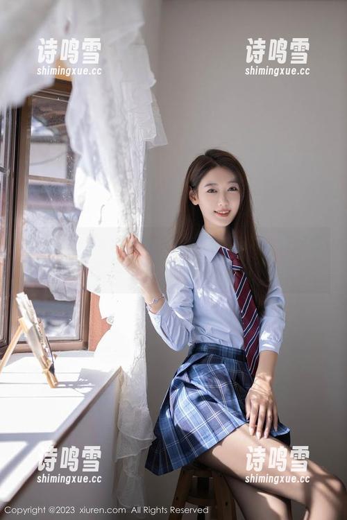 秀人网 - 沐娜娜和她的眼镜：总觉得这货的搭配停不下来，套图等你下载