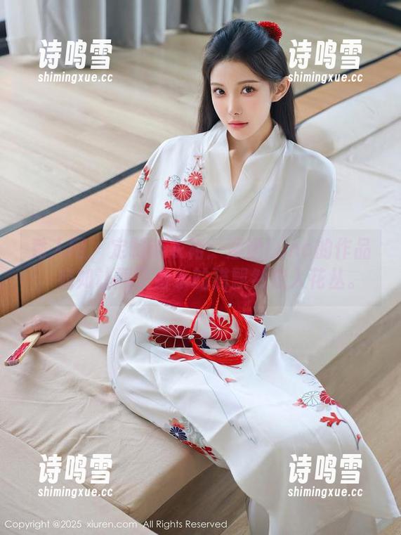 秀人网 - 定制连衣裙：涵涵Luna的作品，宛如让闻了香水的猫飘然走入花丛。