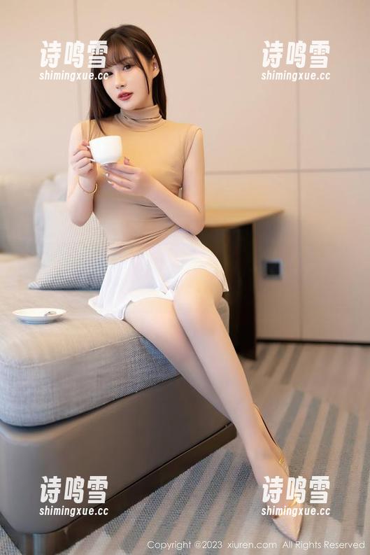秀人网 - 抓住白裙的轻盈，茜茜Kimi盒子里的图库精选
