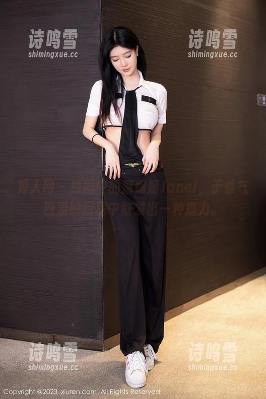 秀人网 - 原图中的董媛媛Janel，于香气四溢的厨房中散发出一种魔力。