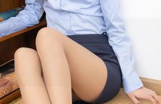 紧急企划 – 下载龙崎聆音的校服写真集，教你如何在校园中脱颖而出，但得有个性哦！