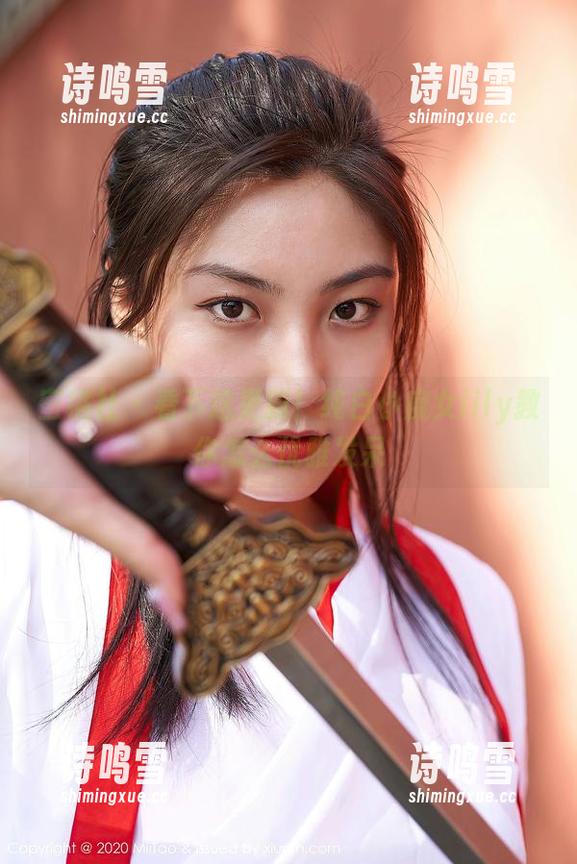 蜜桃社 - 看下这更新！纯白小魔女lily教你怎么优雅发呆