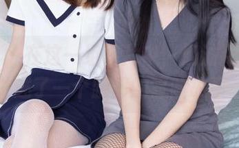 袜啵啵 – 在这一组图片中,奶油用短黑丝讲述了一个腿部的冒险故事。
