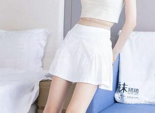 袜啵啵 – 当小甜豆的指甲遇上黑色油漆,美图和剧情像是打了鸡血。
