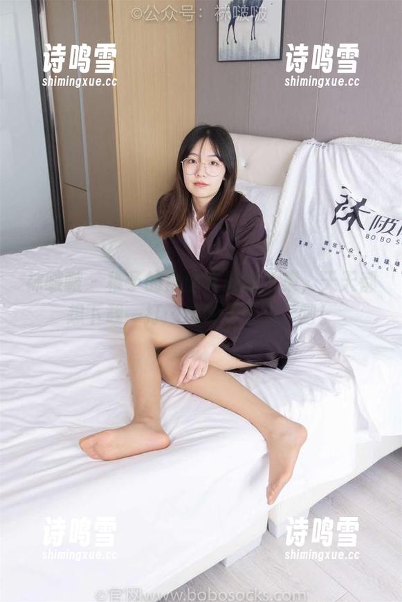 袜啵啵 - 稚予的白丝大腿袜合集，天天都想下载一打…这也太养眼了吧！