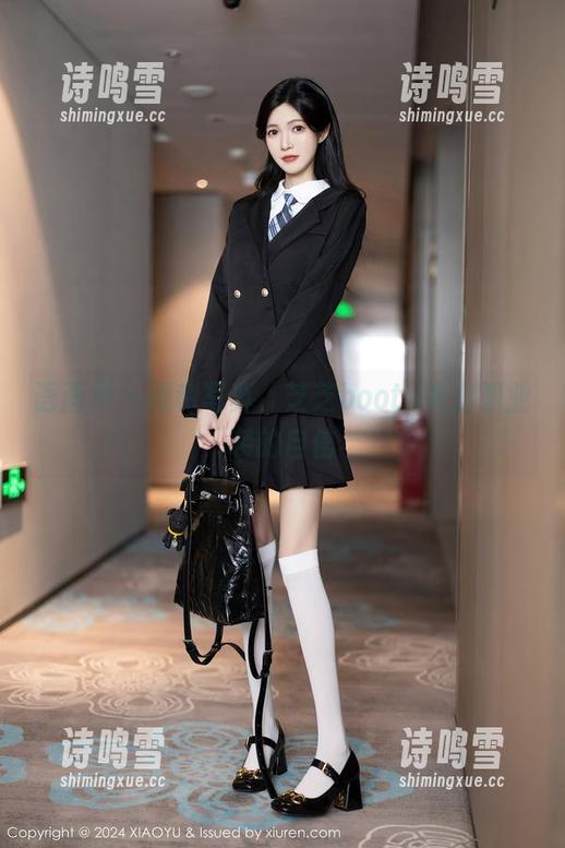 语画界 - 福利写真，芝芝booty拿出职业装的自信