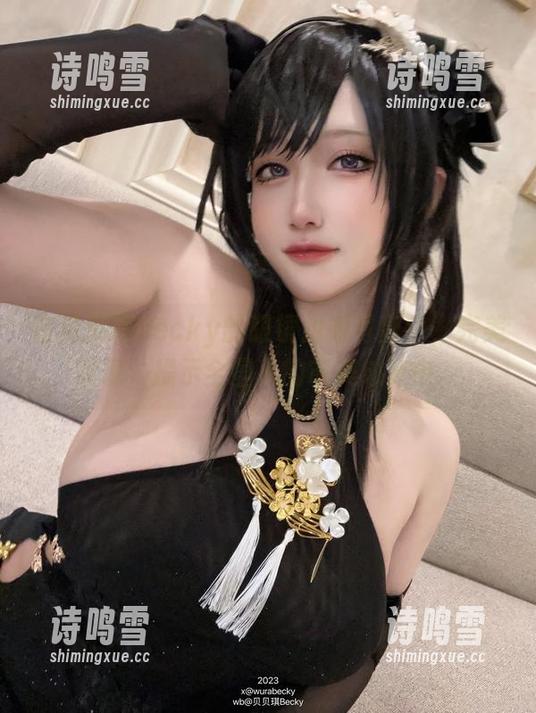 在贝贝琪Becky的眼镜姐姐写真中，完美展现，提示全国人的审美放宽中。