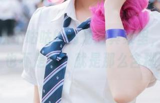 在阿九从不咕咕的高清写真集里,停云不是停,也不是云,就是那么含糊不清。