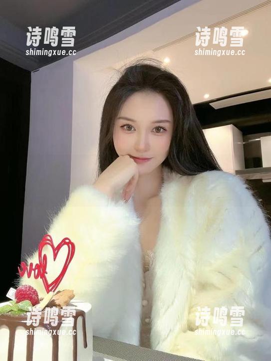 微密圈 - 最新图片！衣服是个孤独的配角，陈大小姐让它显得多余。