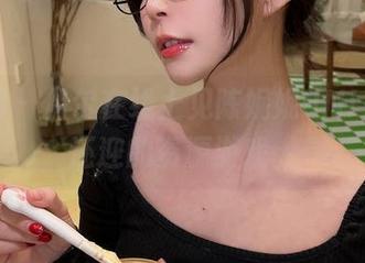 微密圈 – 偶尔在线上见陈妮妮UNI,欲拒还迎的资源游戏。