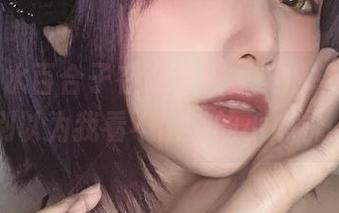 看!青水百合子在连衣裙里美得单纯,但别以为我看不出她的小心机。
