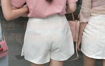 魔镜街拍 – 婷婷的过季时尚——白色吊带和黑丝美腿的合集,谁会拒绝?