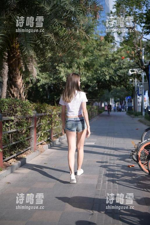 魔镜街拍 - 奇迹发生了！曼曼黑丝原图让我的照片收藏又得到了新的亮点