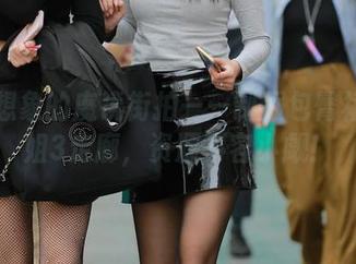 突破想象的魔镜街拍——制服包臀裙小姐姐3走廊,资源不容小觑!