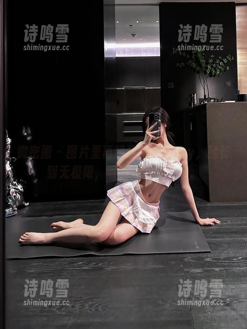 微密圈 - 图片里再现黎允熙baby，腿长到无极限，看的我嘴角上扬。